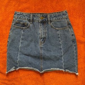Forever 21 Denim Raw Hem Skirt Size Small